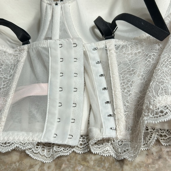 Victoria Secret corset bra,top,lace,mesh,fray,feminine,sexy,
36C NWT - Picture 16 of 17